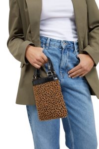 Bolso de mano pequeño animal print con asa bandolera extraíble